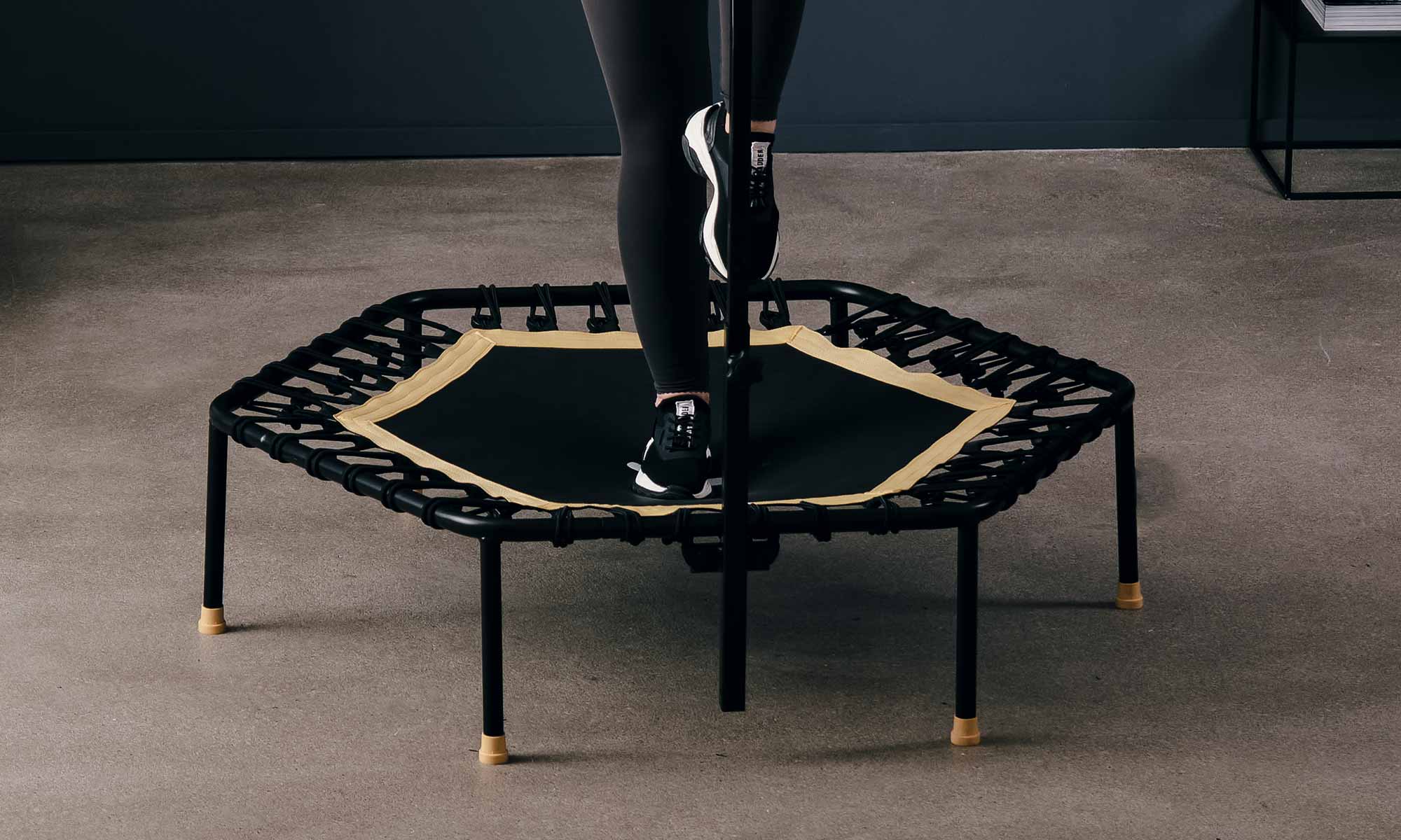 Fitness-Trampolin Ø 140 Cm Mit Haltestange – Höhenverstellbar (90-130 Cm) & Gelenkschonend Fitness-Trampolin Ø 140 Cm Mit Haltestange – Höhenverstellbar (90-130 Cm) & Gelenkschonend