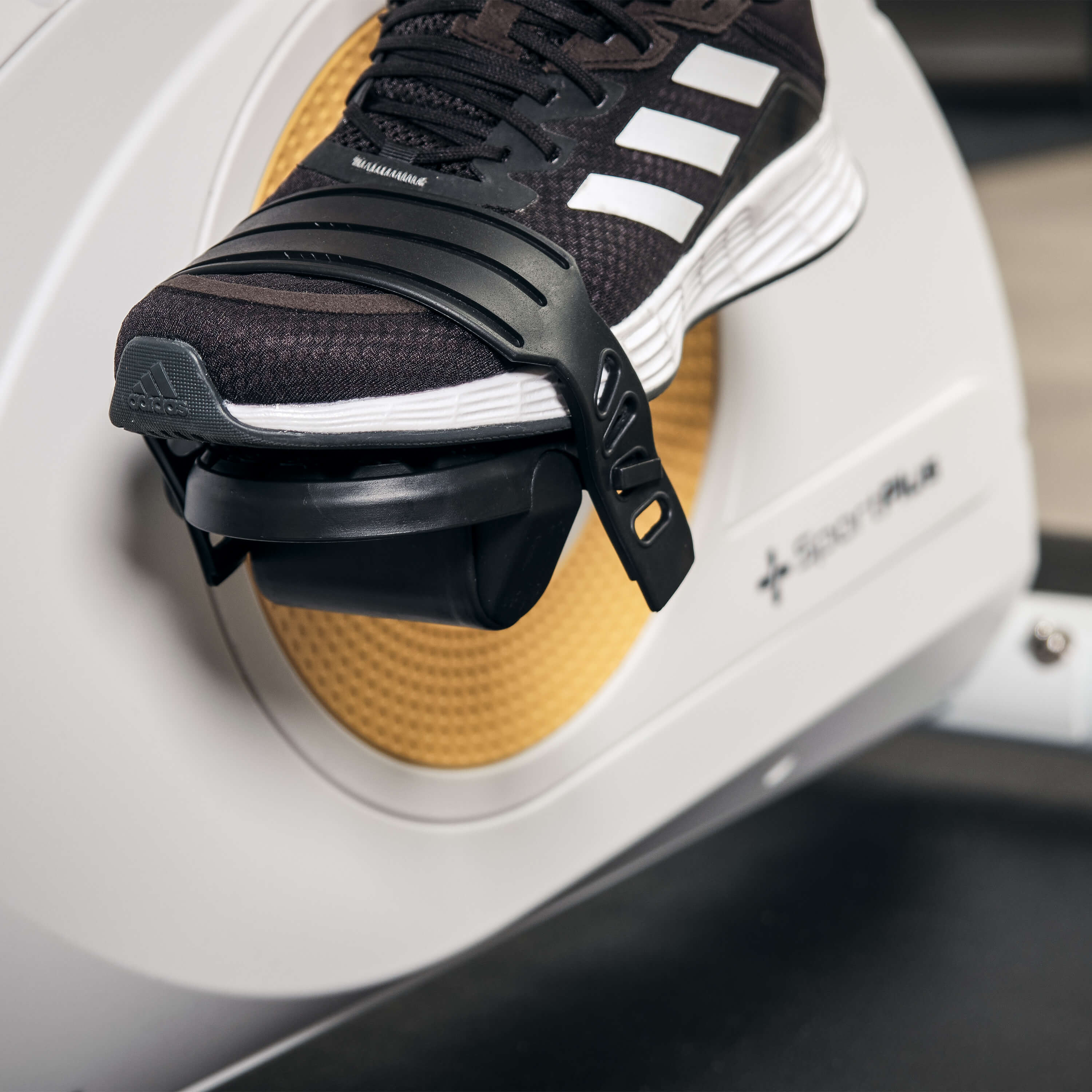SportPlus_Heimtrainer_kompakt_Fussablage_SP-HT-9510-IE
