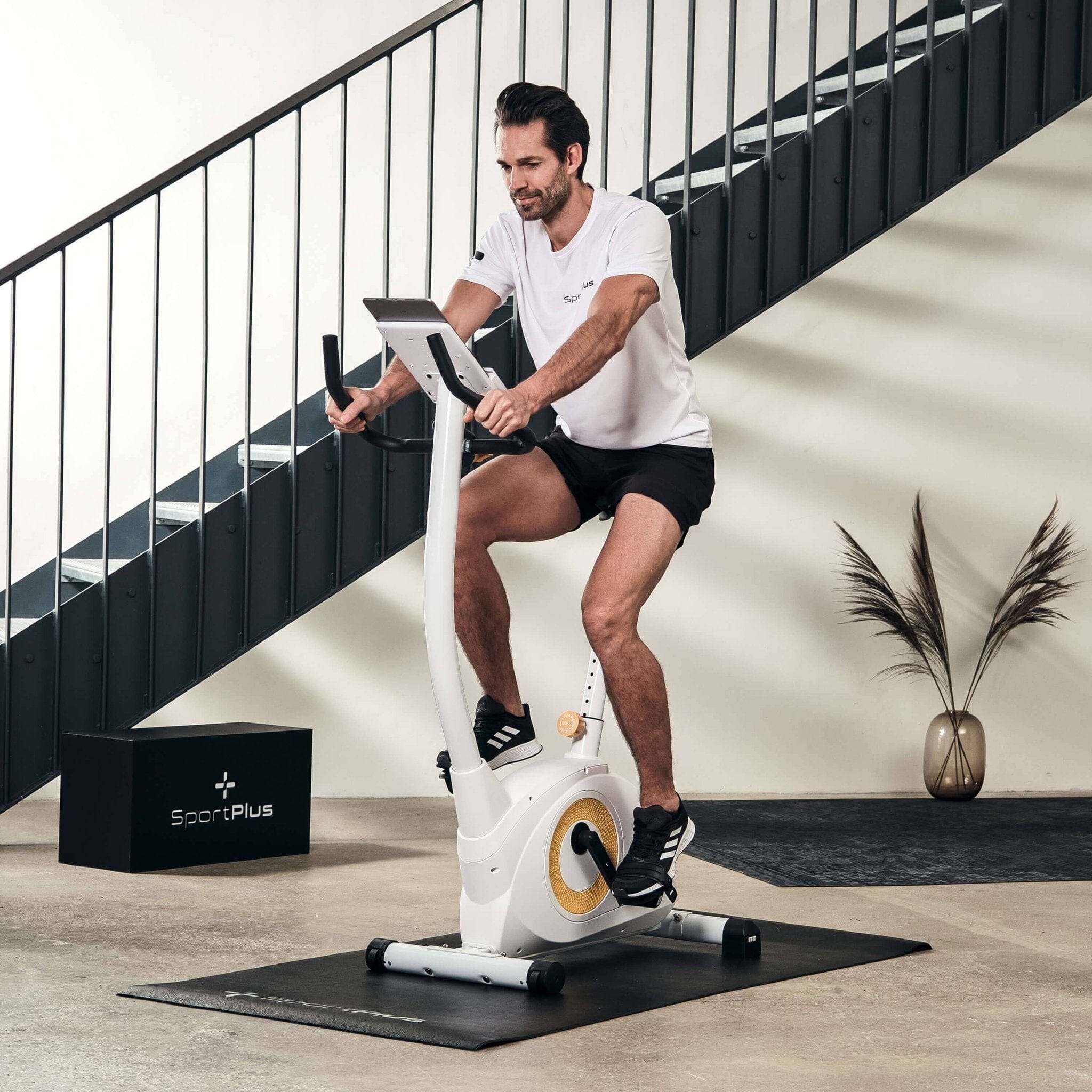 Heimtrainer mit App-Steuerung & 9 kg Schwungmasse SP-HT-9510-iE SportPlus
